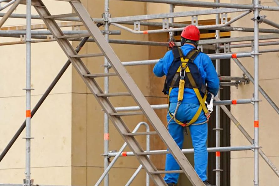 Fall arrest safety harnesses